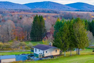 Image de 77 in Canaan. Big views. Starry skies. Cozy comfort. Dogs, Ev, kids 13+ welcome.