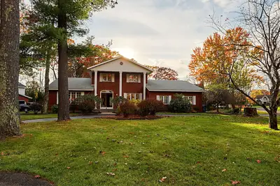 Image de Mini Mansion newly furnished with Italian furniture 8kslim televisions all rooms