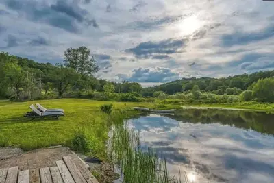 Image de Renovated Chalet with Hot Tub and Pond