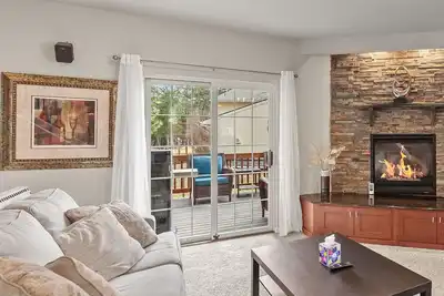 Image de Twin Lakes Village 3-Story Townhouse—Golf Views, Wet Bar, Game Room, Pool!