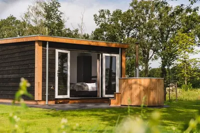 Image de Unwind in your own sauna and hot tub!