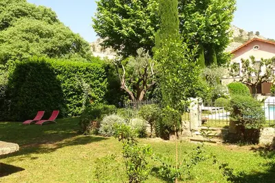 Image de Élégante demeure à Cavaillon avec piscine, parc arboré et climatisation, proche centre-ville