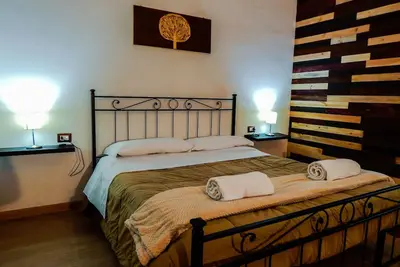 Image de Warm and cozy room with handcrafted recycled wood finishes