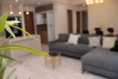 Image de City Center Gem: Stylish Loft with High-End Finishes and Access to Amenities