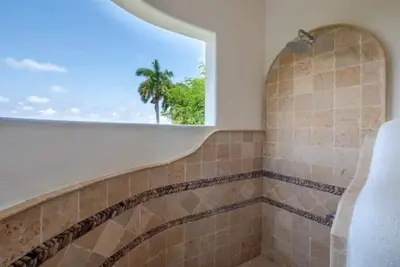 Image de Stunning villa with private pool and ocean views!