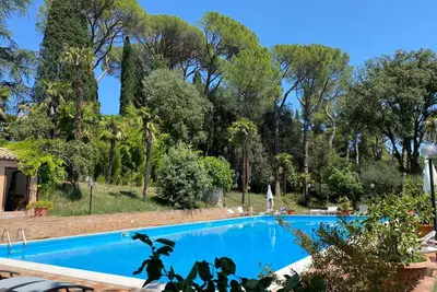 Image de Room with private bathroom in farmhouse of period villa