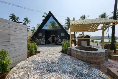 Image de Experience Serenity at a Riverfront Cottage\nwith Private Pool