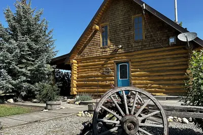 Image de Log Home Quiet and close to Calgary