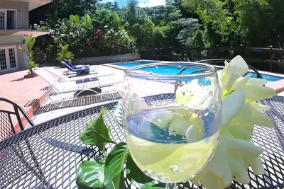 Image de Poolside Waterfall Apartment