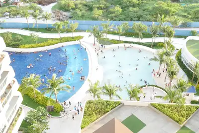 Image de 6pax Spacious condo unit and large balcony with Ps5 @ Azure North Amenities View