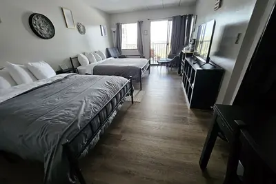 Image de Newly Remodeled Cedar Lodge Room w/ Lake Views!