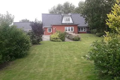 Image de Liebevoll Saniertes Ferienhaus in Ruhiger Warftlage in Dagebüll-kirche