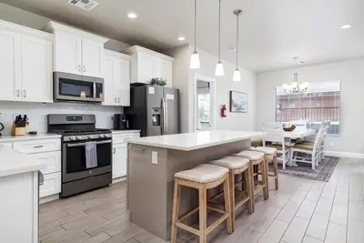 Image de Zion Luxury Poolside + Spa - 16+ Guests