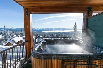 Image de Towering Pines Chalet w/ Hot tub