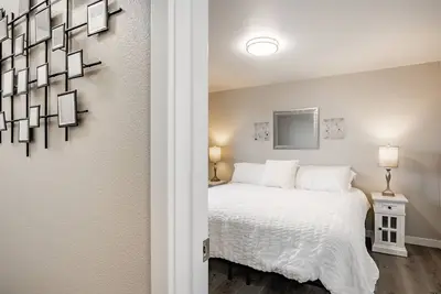 Image de Cute Birch Bay Condo w King bed & Hot Tub - 107