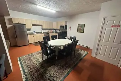 Image de Large Historic Downtown Minot 2+bd Apartment