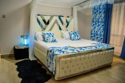 Image de Spacious modern apartment, home away from home!