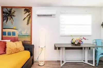 Image de Cool Mini-Studio. 3mi to Airport. 11mi to Beach