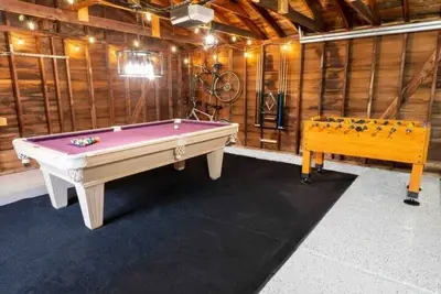 Image de Charming Plymouth retreat • hot tub • fire pit\n\n