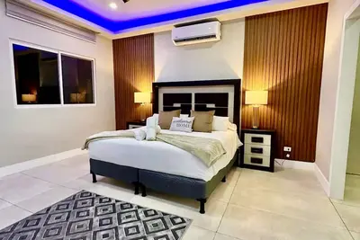 Image de Comfortable Family Home in El Salvador – Ac, Hot Water, Wi-Fi, Daily Cleaning