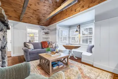 Image de The Little Nest-Cozy & Adorable cottage just a short walk to Lake Pocotopaug!