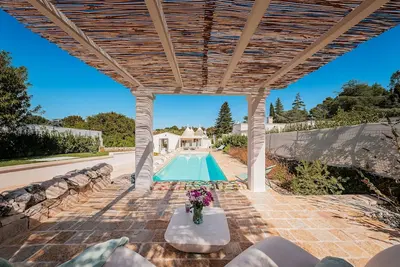 Image de Traditional Apulian Trulli and Lamia with pool and jacuzzi