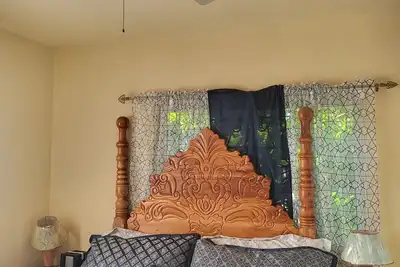 Image de 1 bedroom private house 10 minutes to the beach, 12 minutes to the Hip Strip.