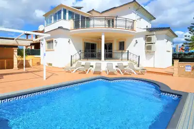 Villa 'Carmela' avec piscine privée, Wi-Fi et climatisation.