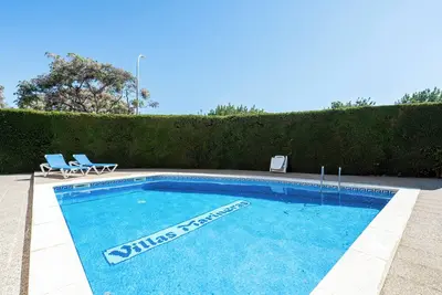 Maison de vacances 'Villa Marina' avec piscine partagée, terrasse privée et climatisation