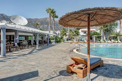 Image de Appartement 'Evripides Family One -bedroom 2' avec piscine partagée, jardin partagé et climatisation