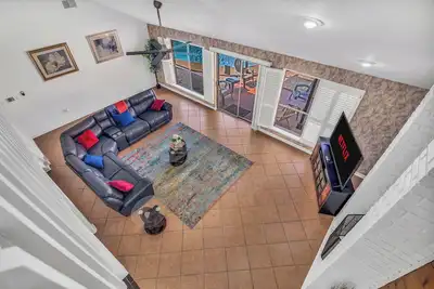 Image de Home with pool, games and relaxation, in the middle of it all!