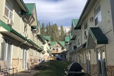 Image de Back to Back combined 2 Unit Townhouse/Sleep 12-15