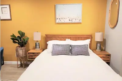 Image de Oasis to Love - On the Lake/Pier/Full Kitchen Lakeport Room #7