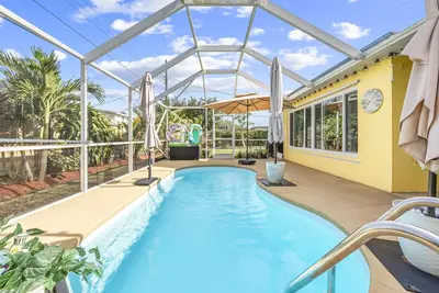 Image de The Sandpiper Paradise: Free Heated Pool - 10m to Beach - 20m to Usssa.