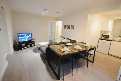 Image de Remarkable 3-Bed Ground Floor Apartment - Coventry