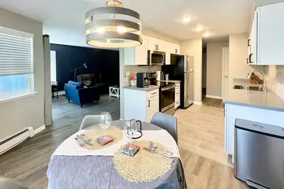 Image de Spacious 1 bedroom apartment. Full kitchen, in-unit laundry. Free parking.