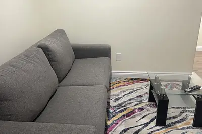 Image de Warm and comfy basement apartment with all new furniture conveniently