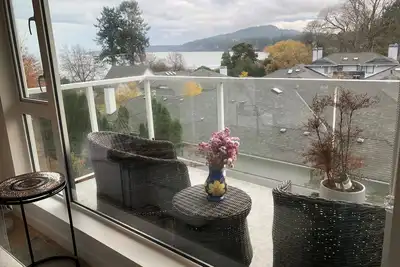 Image de New Ocean View Cordova Beach Condo near Victoria Bc, with attention to detail.