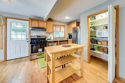 Image de Salem Vacation Home w/ Dock: Steps to Paddock Lake