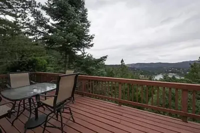 Image de Crestline Dream View Getaway w/ enough beds for 20+ people