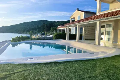 Belle maison à Veli rat avec WiFi