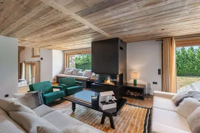 Image de Chalet de luxe avec piscine et espace jeux, proche centre de Megève