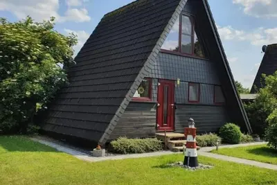 Image de Gemütliches Nurdachhaus in Randlage im Ferienpark Fedderwardersiel. Deichnah