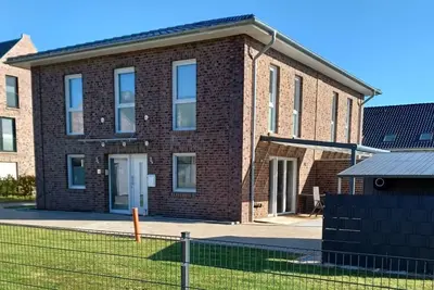 Image de Modernes Ferienhaus in Burhave. Zentral Aber Trotzdem Ruhig Gelegen. Hundefrei