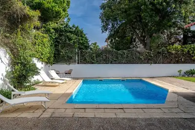 Oeiras apt in Spacious Villa | Shared Pool