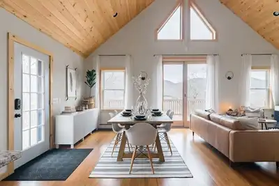Image de Catskills Cabin Surrounded by Breathtaking Mountain Views