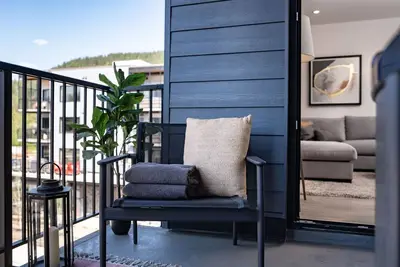 Image de The Stoke Stopover - Revelstoke Condo with Hot Tub