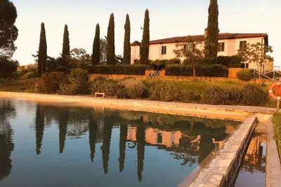 Image de Val D'Orcia, près Montalcino: villa avec magnifique panorama