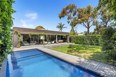 Coast to Coast: 5  Br, 2  Ba House in Blairgowrie, Sleeps 16