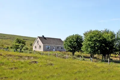 Image de Lovely cosy cottage with stunning loch and mountain views in scenic countryside